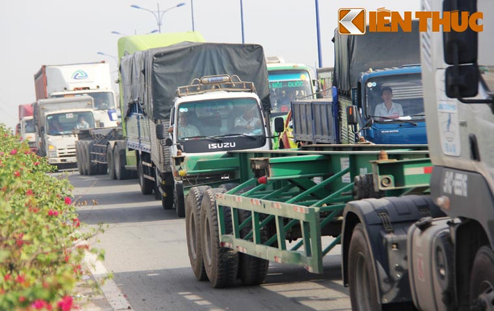 Đây được xem là lần tăng phí thứ 3 đối với trạm thu phí XLHN và có khả năng sẽ được áp dụng từ đầu năm 2016. Trước thông tin trên giới tài xế vô cùng bức xúc vì cho rằng chủ đầu tư liên tục tăng phí và thu phí kéo dài nhưng tình trạng lưu thông qua XLHN cũng như cầu Rạch Chiếc thường xuyên bị ùn tắc, gây thiệt hại kinh tế cho người dân, đơn vị kinh doanh vận tải.