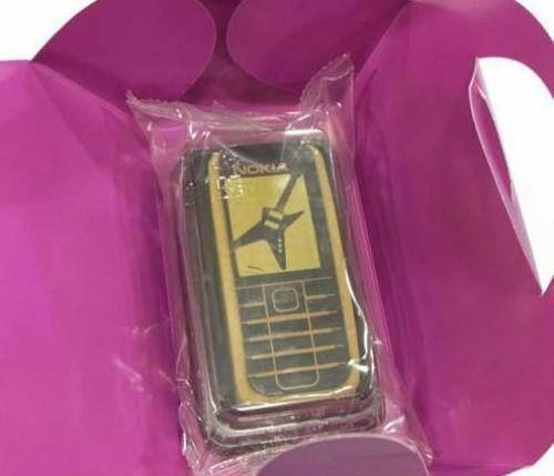 Bánh trung thu mang hình dáng chiếc điện thoại Nokia là một trong những chiếc bánh trung thu độc đáo nhất thế giới do hãng Starbucks sản xuất. Đây là món quà hoàn hảo cho các tín đồ công nghệ ở Đài Loan khi mua sản phẩm của hãng.