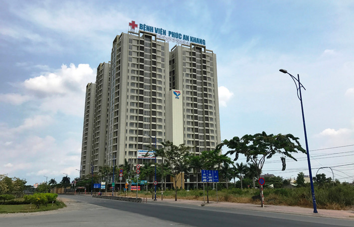 Nằm ở cửa ngõ phía đông TP HCM, ngay trung tâm hành chính và khu đô thị Thủ Thiêm, quận 2, TP HCM, bệnh viện Đa khoa Quốc tế Phúc An Khang hoạt động từ tháng 2/2015, từng là mơ ước của những nhà đầu tư vì địa thế vô cùng đắc địa.