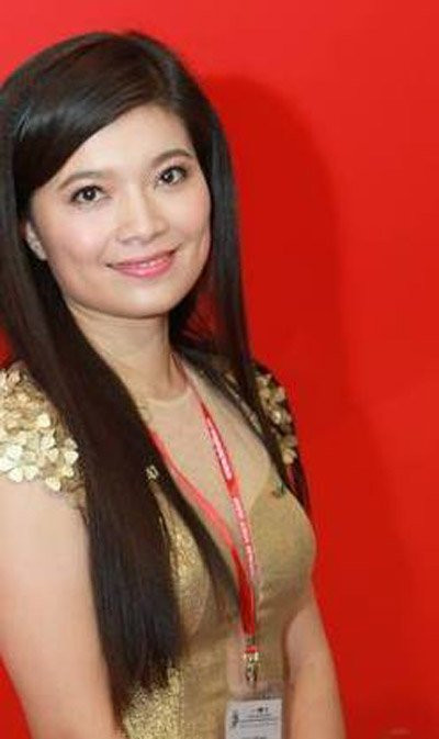Tuy nhiên, mới đây, báo chí tiết lộ, nữ biên tập viên xinh đẹp đã rời VTV được 3 tháng. Cô chuyển sang kinh doanh mặt hàng tơ tằm sạch. Thông tin này khiến không ít khán giả bất ngờ.