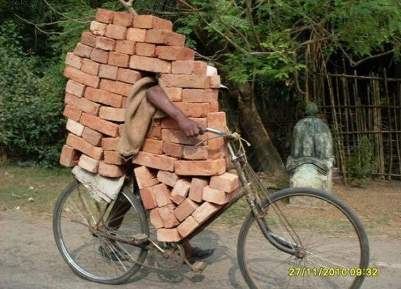 Xe đạp cũng chở được nhiều không kém nhé!