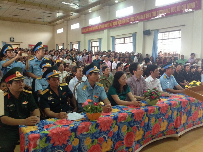 Đại điện đơn vị của Thượng sỹ Đặng Đình Duy và Đại diện UBND huyện Thanh Liêm, UBND tỉnh Hà Nam có mặt tại lễ tiếp nhận hài cốt liệt sĩ.