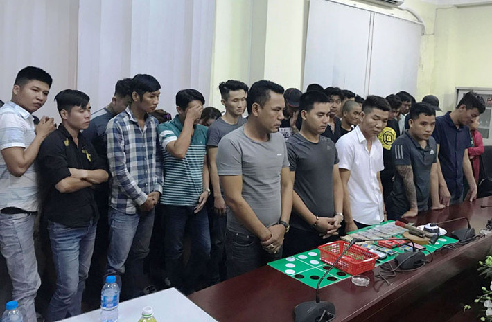 Sau nhiều tháng theo dõi, chiều 13/9, các trinh sát hình sự Bộ Công an đã triệt phá đường dây cờ bạc quy mô lớn khi đồng loạt ập vào căn nhà số 171/127 Nguyễn Tư Giản, phường 12, quận Gò Vấp và phát hiện 62 người đang đánh bạc dưới hình thức sóc đĩa.