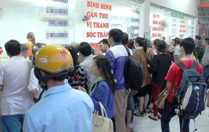 Bến xe Miền Tây (về các tỉnh Miền Tây) cũng đông kín hành khách trong những ngày cao điểm Tết Mậu Tuất.