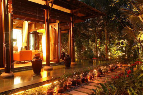 5. Biệt thự 400 tỷ của Hoa hậu Việt Nam Hà Kiều Anh Hoa hậu Việt Nam năm 1992 Hà Kiều Anh hiện đang sống trong một căn biệt thự vườn rộng 500m2, tọa lạc ở khu biệt thự quận 2, TP.HCM. Ảnh: GDVN.