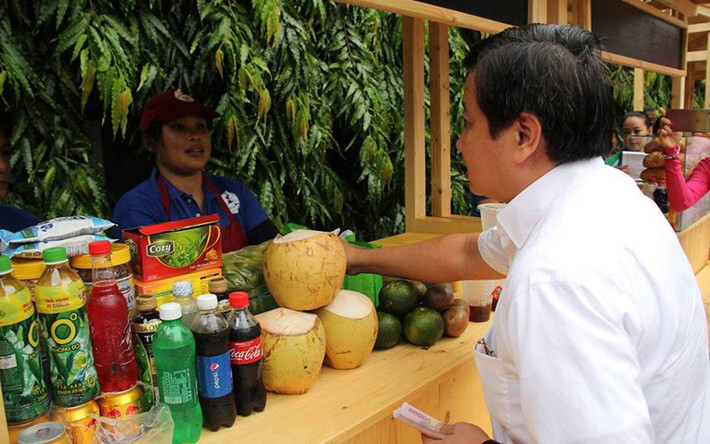 Phó Chủ tịch UBND quận 1 Đoàn Ngọc Hải là một trong những vị khách đầu tiên đến "ủng hộ" những hộ dân kinh doanh tại đây trong buổi ra mắt.