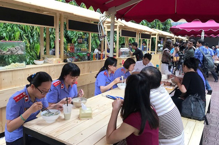 Khu vực kinh doanh được bố trí thoáng mát, sạch sẽ khiến thực khách vô cùng hài lòng.
