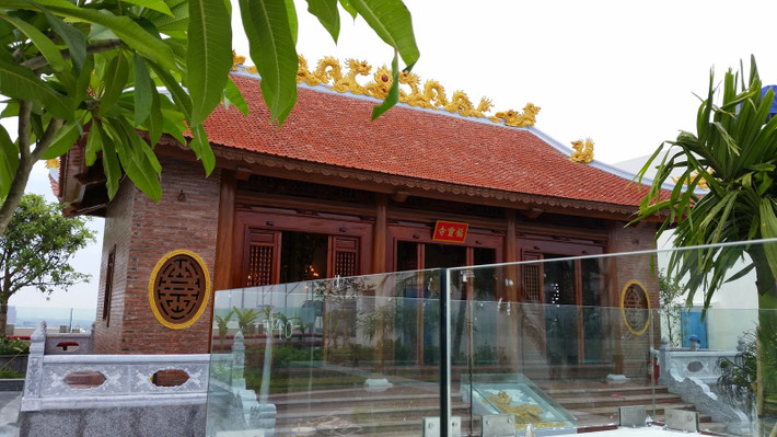 Theo thông tin trên báo Kinh tế nông thôn, chủ đầu tư đã tự ý xây dựng 1 khu tâm linh trên nóc tòa nhà CT1 (đã đưa vào sử dụng từ khoảng tháng 6/2014) và 1 khu tâm linh trên nóc tòa nhà CT2 (đã đưa vào sử dụng khoảng tháng 2/2015). Ảnh:thongtinchungcu.com