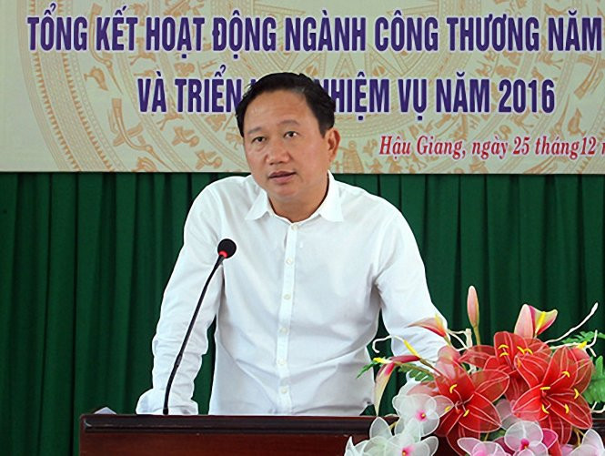 Theo thông tin trên vietbao.vn, khi Trịnh Xuân Thanh và Vũ Đức Thuận chèo lái, PVC đã dành tới 86% vốn điều lệ rót vào các hạng mục đầu tư ngoài ngành, công ty con, công ty liên kết và mắc cạn trong nợ nần. Cụ thể, lợi nhuận sau thuế năm 2012 của PVC âm 1.847 tỉ đồng, trong đó riêng công ty mẹ lỗ tới 1.338 tỉ đồng. Cũng trong năm này, Tập đoàn Dầu khí Việt Nam (PVN) đã phải chi trên 1.000 tỉ đồng để mua lại phần lớn số cổ phiếu phát hành thêm của PVC, giúp doanh nghiệp này thoát cảnh thâm hụt dòng tiền. Ảnh: Tuổi trẻ.