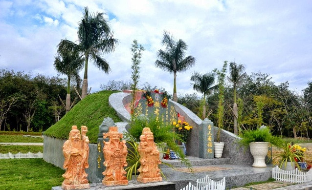 Đây là một quần thể kiến trúc tâm linh bao gồm các khu nghĩa trang thành phần: Khu tưởng niệm Mẹ Việt Nam Anh Hùng, Khu dành cho các đối tượng là người có công với đất nước và cán bộ cao cấp, Khu dành cho người Hoa, Khu mộ gia đình, người không tín ngưỡng và các đối tượng khác,… Ảnh: c10mt.com