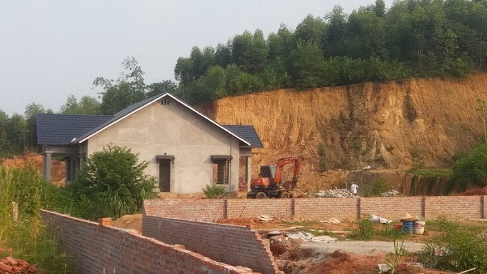 Chủ tịch tỉnh Vĩnh Phúc chỉ đạo làm rõ sai phạm đất đai tại phường Liên Bảo: Nhiều năm qua hàng chục ha đất phường Liên Bảo, TP. Vĩnh Yên, tỉnh Vĩnh Phúc bị lấn chiếm, xây dựng trái phép, giao thầu chồng chéo… gây bức xúc dư luận. Các cơ quan chức năng của tỉnh Vĩnh Phúc rầm rộ vào cuộc. Thanh tra tỉnh đã ra kết luận chỉ rõ về các sai phạm trên và kiến nghị xử lý tập thể các cá nhân vi phạm.