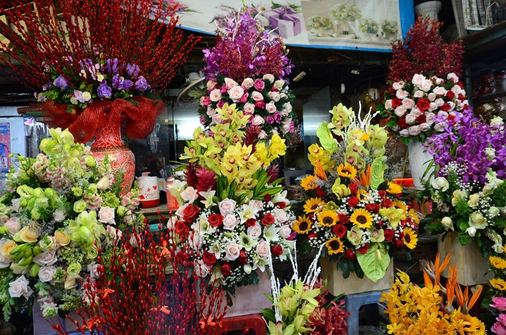 Trong những dịp lễ, Tết, phố chuyên hoa càng trở nên nhộn nhịp, sầm uất, đông đúc và hối hả hơn.