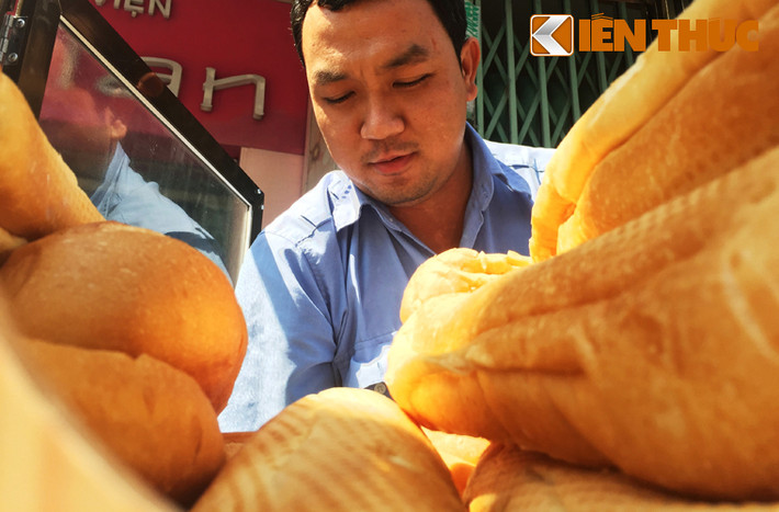 Được biết khi mới đặt tủ bánh mì, chủ cơ sở X.L "thử nghiệm" khoảng 100 chiếc; tuy nhiên những ngày sau, nhu cầu sử dụng của người dân tăng dần nên hiện nay, mỗi ngày bà X.L đặt từ 150 đến 200 ổ để phục vụ người dân.