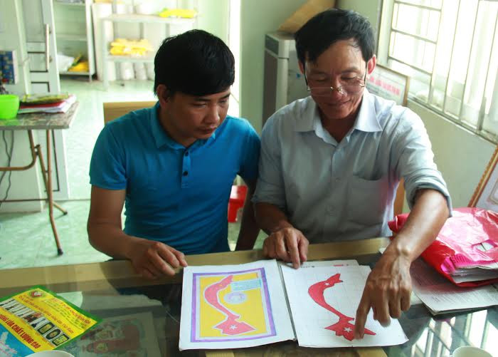 Theo ông Hòa, ý tưởng vẽ bản đồ Việt Nam bằng cây lúa đã được ông lên kế hoạch từ 3 năm trước nhưng gặp nhiều khó khăn trong việc vận động người dân cho mướn ruộng để thực hiện. Sau khi đã được đồng ý, ông đi mua một tấm bản đồ về rồi thuê thợ về tỉ mỉ chia theo tỉ lệ 1/1.000, cứ 1 cm trên giấy tương ứng với 10 m trên thực địa.