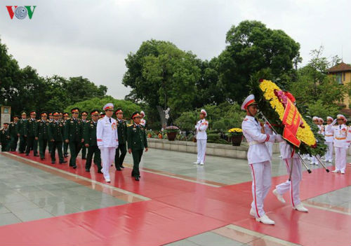 Đoàn đại biểu Quân ủy Trung ương, Bộ Quốc phòng do Thượng tướng Đỗ Bá Tỵ (Tổng tham mưu trưởng Quân đội nhân dân Việt Nam) dẫn đầu.