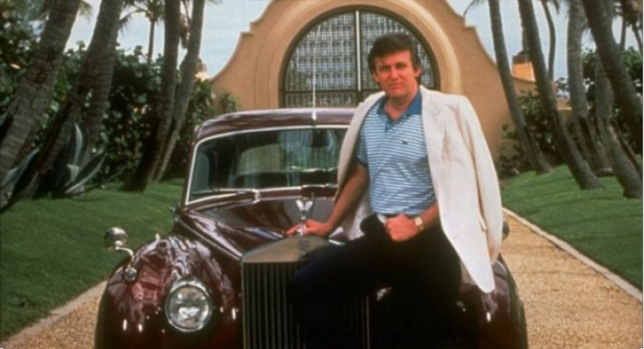 Theo một số nguồn tin, chiếc Rolls-Royce Silver Cloud màu nâu là chiếc xe sang đầu tiên của ông Trump. Màu nâu cũng nằm trong số màu xe hợp với mệnh Thổ của ông. Ảnh: RMAutoBuzz.