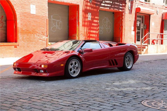 Đó cũng chính là lý do mà Tổng thống Mỹ Donald Trump chọn chiếc Lamborghini Diablo VT 1997 màu đỏ. Ảnh: Toyota.