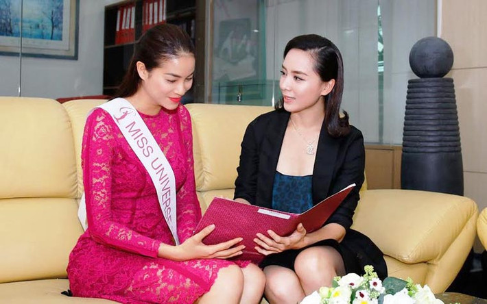 Đón nhận thư mời chính thức từ ban tổ chức Miss Universe 2015, Hoa hậu Phạm Hương xúc động: “Tôi rất hạnh phúc khi sắp được chạm tới ước mơ được đứng trên sân khấu Hoa hậu Hoàn vũ để thể hiện mình - đại diện cho phụ nữ Việt Nam cùng bạn bè năm châu. Bản thân tôi cũng ý thức được trách nhiệm của mình tại cuộc thi sắp tới, dù có nhiều yếu tố để dẫn đến thành công nhưng Hương cũng tự đặt ra mục tiêu cho bản thân mình nỗ lực hoàn thiện từng ngày. Hi vọng, Phạm Hương sẽ tiếp tục nhận được sự yêu mến và ủng hộ của mọi người”.