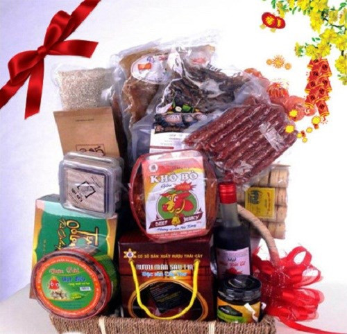 8. Giỏ quà đặc sản vùng cao Góp mặt trong những giỏ quà Tết năm nay là nhiều đặc sản vùng miền, trong đó đặc sản vùng cao đang được rất nhiều người ưa thích...Ảnh: VietQ.