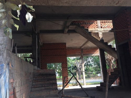 Cận cảnh một căn nhà bỏ hoang khác ở khu Nam Đô.