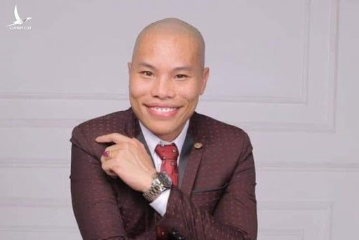 Được biết, ứng dụng MyAladdinz tại Việt Nam được điều hành bởi Apota Education, một công ty có trụ sở tại Văn Quán (Hà Đông, Hà Nội). CTCP Đào tạo Apota (Apota) được thành lập vào tháng 11/2019, đăng ký hoạt động kinh doanh 34 ngành nghề, trong đó ngành nghề chính là giáo dục không xác định theo cấp độ tại các trung tâm đào tạo bồi dưỡng.