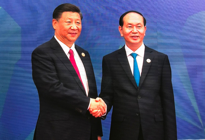 Chiều 10/11, Chủ tịch nước Trần Đại Quang đã tiếp đón các nhà lãnh đạo APEC dự Đối thoại của các nhà Lãnh đạo APEC với Hội đồng tư vấn doanh nghiệp APEC (ABAC), trong khuôn khổ Tuần lễ Cấp cao APEC 2017 tại Đà Nẵng. Trong ảnh, Chủ tịch nước đón Chủ tịch Trung Quốc Tập Cận Bình.