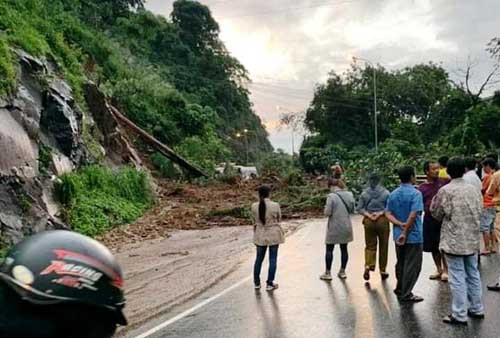 Theo thông tin ban đầu, sự cố trên xảy ra vào khoảng 3h cùng ngày, thời tiết tại khu vực có mưa nhỏ đêm qua.