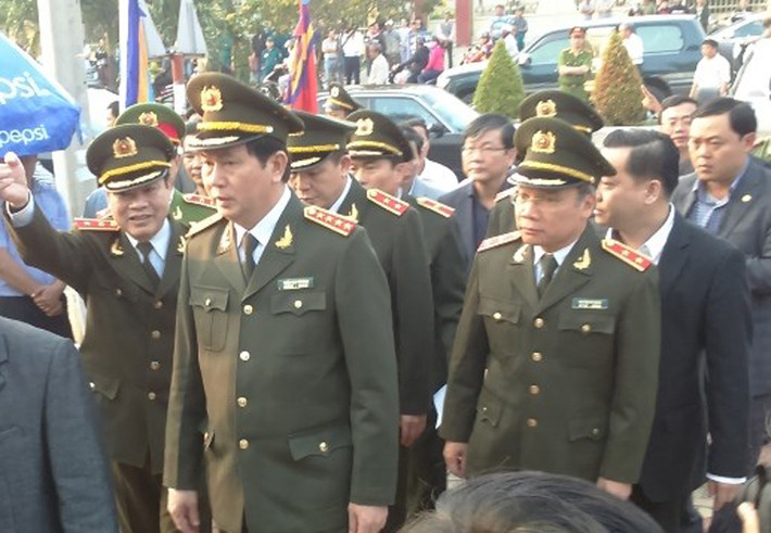 Ủy viên BCT, Bộ trưởng Công an Trần Đại Quang và nhiều lãnh đạo các Bộ, ngành Trung ương, địa phương...đã về đặt vòng hoa, viếng tang, viết sổ tang chia buồn bày tỏ sự tiếc thương trước sự ra đi của ông Nguyễn Bá Thanh.