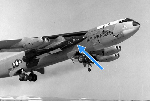 Một chiếc B-52A được sử dụng để mang chiếc North American X-15. X-15 là chiếc máy bay có người lái đạt kỷ lục nhanh nhất với tốc độ Mach 6.72.