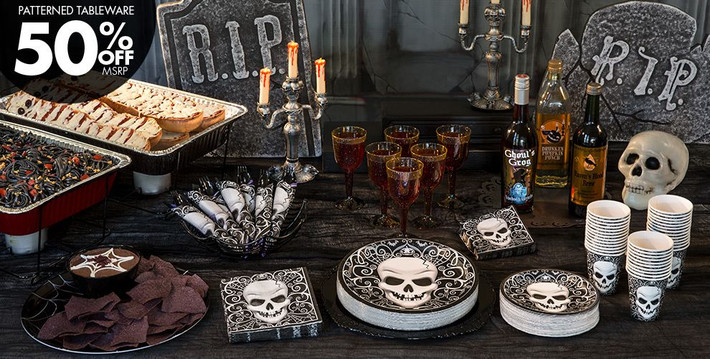 Những chiếc đĩa ma quái. Ảnh: Party City.