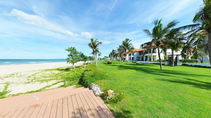 Đây là một quần thể các căn biệt thự xinh đẹp có hồ bơi riêng lãng mạn, có bãi tắm sang trọng và đầy đủ các tiện ích dịch vụ thư giãn, nhà hàng, câu lạc bộ vui chơi giải trí theo tiêu chuẩn quốc tế 5 sao. Ảnh: kenhbietthubien.com.