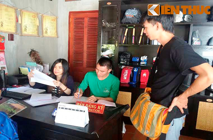 Sáng 22/9, theo ghi nhận của PV Kiến Thức, tại võ đường mọi hoạt động của các lớp võ ở đây vẫn diễn ra bình thường, nhiều học viên vẫn đến tham gia hoặc đăng kí học võ.