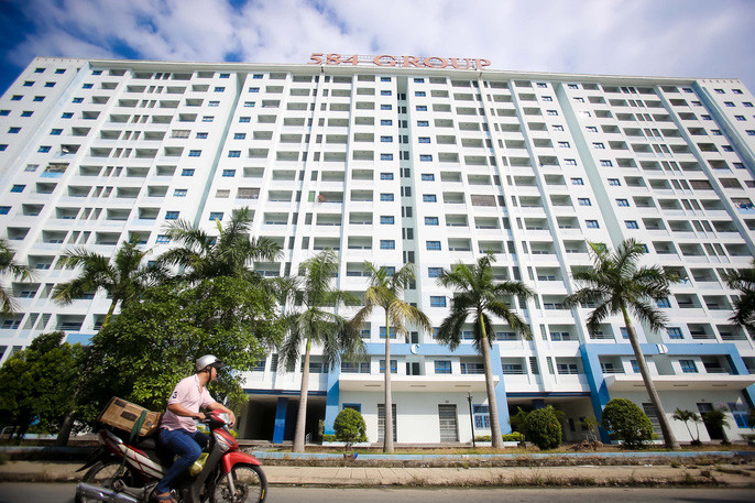 2. Dự án Khu dân cư 584 Tân Kiên Tại TP HCM, tháng 10/2017, Ngân hàng BIDV – Sở giao dịch 2 đã thông báo bán đấu giá toàn bộ khoản nợ của Công ty CP đầu tư Y tế Việt Nam và Công ty CP Đầu tư Xây dựng và Khai thác Công trình Giao thông 584 với tổng trị giá gần 1.100 tỉ. Ảnh: Hoàng Triều/NLĐ.