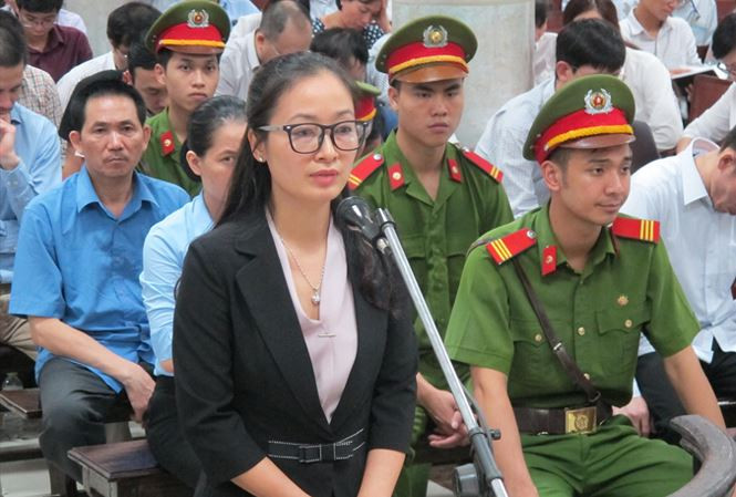 10. Lê Thị Thu Thủy Cũng liên quan đến vụ đại án Hà Văn Thắm, nguyên Chủ tịch HĐQT OceanBank và đồng phạm bà Lê Thị Thu Thủy, nguyên Phó tổng giám đốc Oceanbank bị Tòa sơ thẩm tuyên mức án 6 năm tội Cố ý làm trái quy định của nhà nước về quản lý kinh tế gây hậu quả nghiêm trọng. Ảnh: Tiền phong.