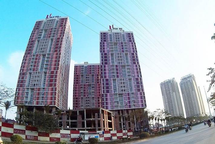 1. Dự án Usilk City Do Sông Đà - Thăng Long có khoản nợ 2.209 tỷ nhưng không có khả năng trả nên ngày 30/3/2017, dự án bất động sản CT2-105 Usilk City (Văn Khê, Hà Đông, Hà Nội) do công ty này làm chủ đầu tư đã bị Ngân hàng Quân đội siết nợ và chuyển nhượng cho Công ty cổ phần Hải Phát Phú Đô. Ảnh: Reatimes.vn.