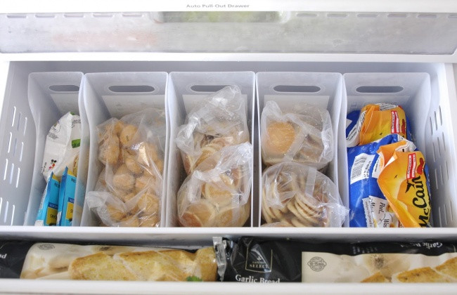 Tủ lạnh nhà bạn sẽ không còn lộn xộn nữa nhờ thủ thuật này.