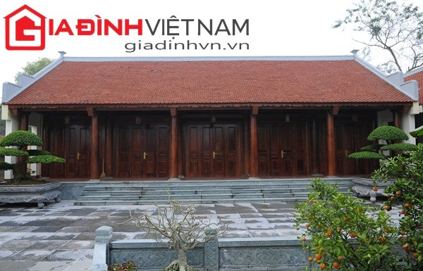 4. Nhà gỗ hương trên 30 tỷ của đại gia Lê Thanh Thản Căn nhà gỗ hương trị giá trên 30 tỷ đồng của đại gia Lê Thanh Thản nằm ở Diễn Lâm, Diễn Châu, Nghệ An được thiết kế đặc biệt với chất liệu hoàn toàn bằng gỗ hương nguyên khối, từ tường, cột, kèo, xà ngang/dọc, nội thất... Ảnh: Gia đình Việt Nam.