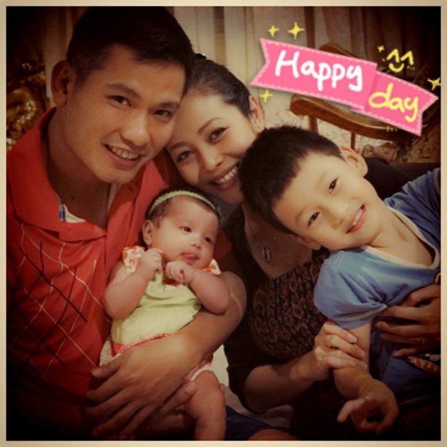 Cuối năm 2012, Hoa hậu Châu Á tại Mỹ lên xe hoa lần hai và nửa năm sau sinh một bé gái đáng yêu.