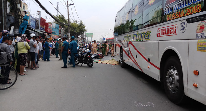 Trước đó trưa cùng ngày, xe khách Chất lượng cao loại 50 chỗ của nhà xe Cúc Tùng mang biển số 79B-009.31 vừa chở khách từ bến xe Miền Đông ra để về Khánh Hòa.