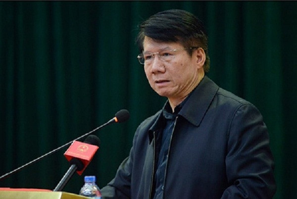 Cục trưởng Cục Quản lý Dược: Nếu có kiếp sau, tôi không làm ngành y nữa mà làm nhà báo Trong buổi họp báo về tình trạng hỗn loạn, chen chúc đưa trẻ đi tiêm vắc xin 5 trong 1 diễn ra ngày 26/12, Cục trưởng Cục Quản lý Dược Trương Quốc Cường chia sẻ: "Người dân khổ, chúng tôi còn khổ hơn. Như này nếu có kiếp sau, tôi không làm ngành y nữa mà làm nhà báo".