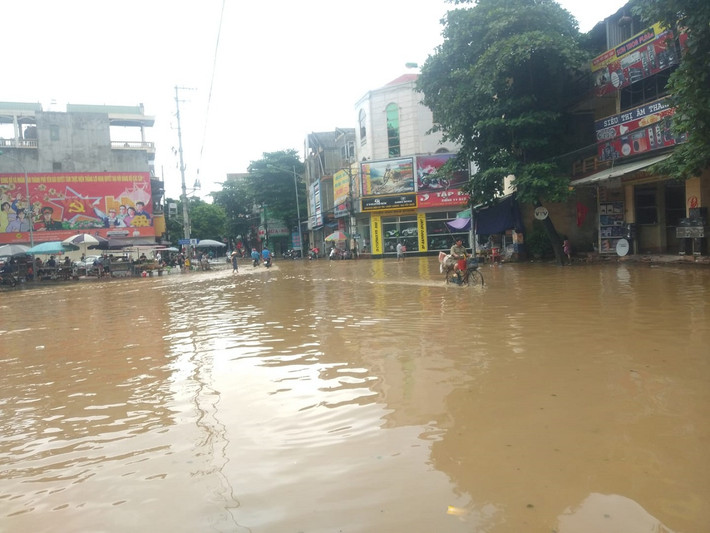 Những ngày vừa qua, do ảnh hưởng của dải hội tụ nhiệt đới nối với bão số 4 kết hợp với vùng xoáy thấp phát triển mạnh, trong những ngày qua, nhiều khu vực trên địa bàn tỉnh Yên Bái có mưa to đến rất to.