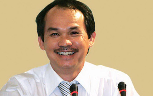 2. Đoàn Nguyên Đức Ông Đoàn Nguyên Đức có biệt danh là Bầu Đức (sinh 1962), quê quán tại xã Nhơn Mỹ, huyện An Nhơn, tỉnh Bình Định. Ông là người Việt nổi tiếng như là một "ông bầu" trong làng bóng đá và là một doanh nhân thành đạt qua thương hiệu nổi tiếng Hoàng Anh - Gia Lai. Năm 2011, ông được Wall Street Journal đánh giá là một trong 30 doanh nhân quyền lực nhất Đông Nam Á. Ảnh: VOV.