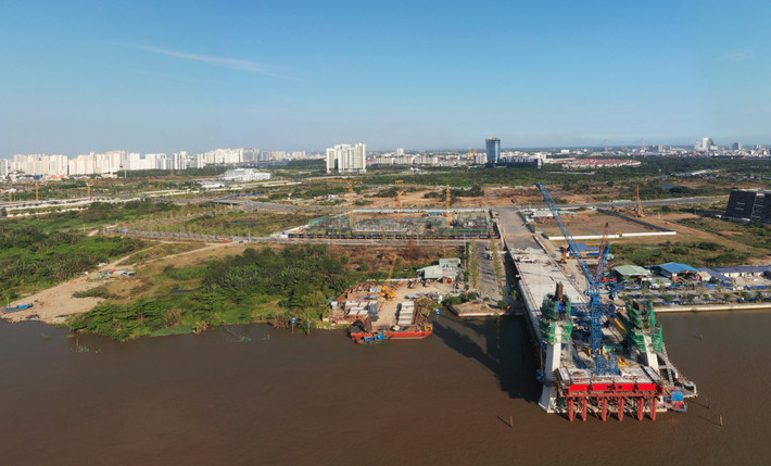 Hiện khu căn hộ này đã hoàn thành phần móng, mặt tiền đường của dự án dẫn lên cầu Thủ Thiêm 2 đã thi công trải nhựa và kết nối với Đại lộ Vòng cung thuộc khu đô thị mới Thủ Thiêm.