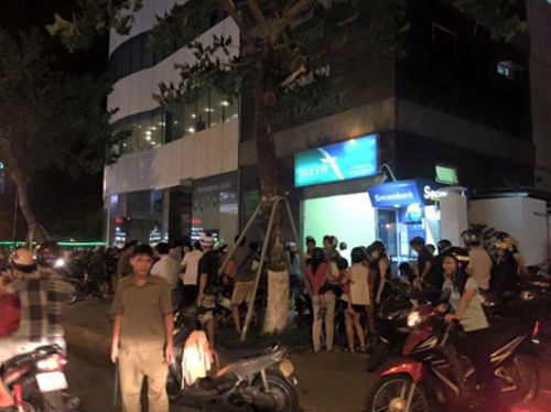 8. Thang máy rơi tự do ở khách sạn Hoàng Anh Gia Lai, 5 người bị thương Vào 22h tối 17/7, khi một nhóm người đang đi thang máy từ tầng 6 tại tòa nhà khách sạn Hoàng Anh Gia Lai Lai (đường Nguyễn Văn Linh, thành phố Đà Nẵng) thì bất ngờ thang máy gặp sự cố và rơi xuống tầng hầm. Vụ tai nạn khiến 5 người bị thương, trong đó có một ca nặng nhất là gãy xương đùi.
