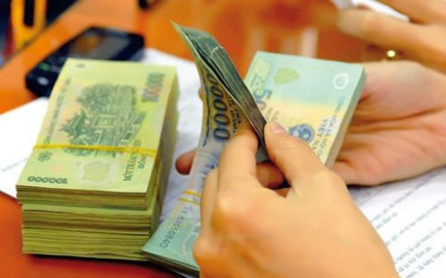 6. Năm 2016, lương tối thiểu có thể tăng từ 350.000- 550.000 đồng/tháng Tổng liên đoàn lao động Việt Nam vừa có văn bản gửi Hội đồng tiền lương quốc gia đề xuất tăng lương tối thiểu vùng năm 2016. Theo đó, lương tối thiểu các vùng dự kiến tăng từ 350.000- 550.000 đồng mỗi mức, tức là tăng khoảng 16% so với mức hiện có.Theo phương án đề xuất của Tổng liên đoàn, vùng 1 tăng lên 3.650.000 đồng; vùng 2 là 3.200.000 đồng; vùng 3 là 2.800.000 đồng và vùng 4 là 2.500.000 đồng.