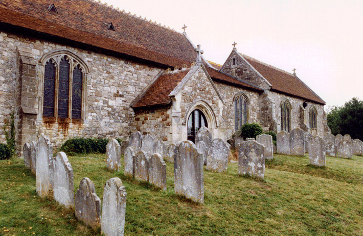 Đảo Isle of Wight nằm trên bờ biển phía nam nước Anh, là nơi sinh sống của hơn 130.000 dân. Hòn đảo nổi tiếng bởi sự xuất hiện của những oan hồn tu sĩ và phụ nữ đơn thân.