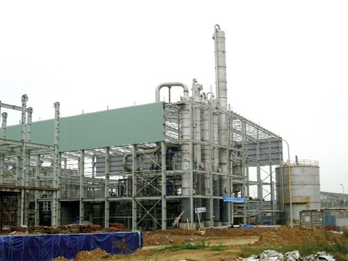 Tuy nhiên, trong quá trình thực hiện, chủ đầu tư PVB và nhà thầu PVC đã điều chỉnh giá trị hợp đồng EPC tăng thêm hơn 14,3 triệu USD. Đáng chú ý, theo Thanh tra Chính phủ, "các nguyên nhân tăng giá gói thầu đã không xuất phát từ nhu cầu dự án và yêu cầu của Chủ đầu tư". Đặc biệt, trong số 5 dự án thua lỗ của ngành dầu khí, duy nhất Ethanol Phú Thọ là dự án khởi công sớm nhất nhưng đến giờ vẫn chưa được hoàn thành. Ảnh: Đại Đoàn Kết.