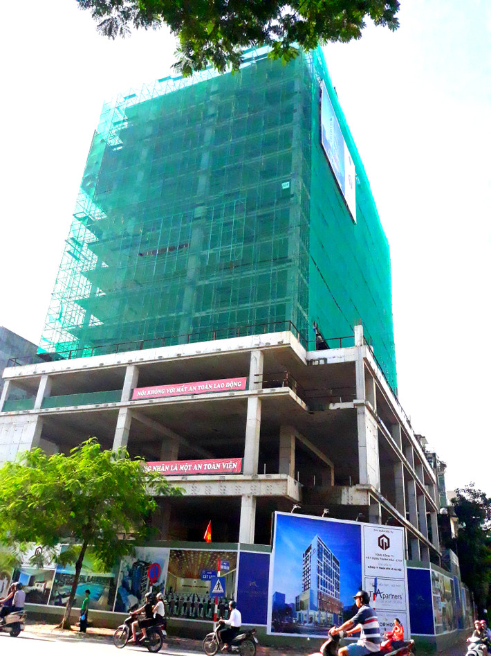 Mặc dù trước đó Tổng công ty cổ phần Xây dựng Thanh Hóa chưa từng xây dựng dự án nhà ở hay khách sạn quy mô nào nhưng năm 2014, doanh nghiệp này vẫn mạnh tay chi hơn 100 tỷ đồng mua lại dự án Khách sạn Mercure Hà Nội.