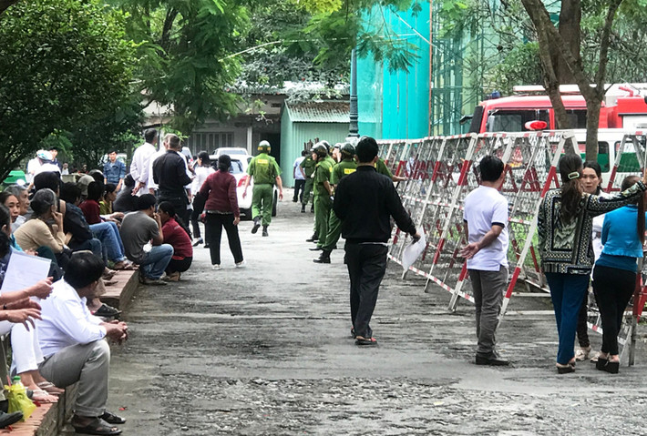 An ninh khu vực xét xử tại trụ sở Tòa án Nhân dân TP.HCM được siết chặt.