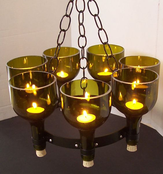 Kiểu đèn chùm dài sẽ hài hòa bàn ăn dáng tròn ở bên dưới. Ảnh: pinterest.com.
